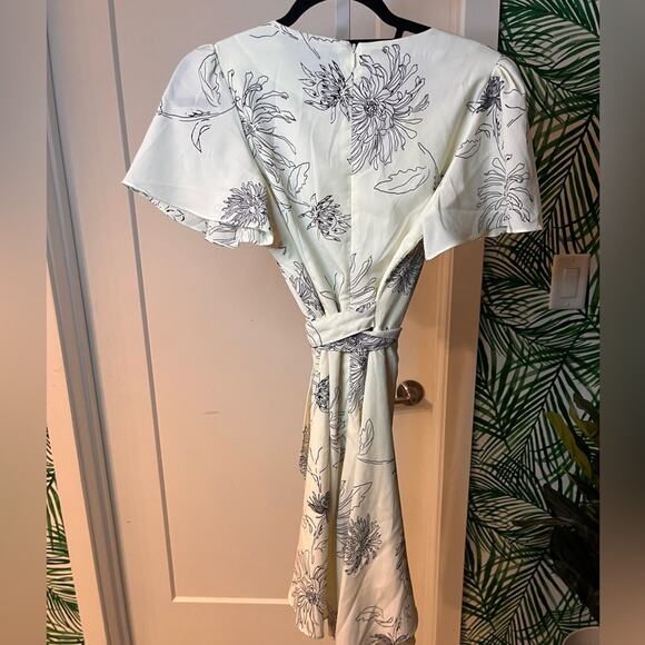 J.O.A Tessie Floral Print Wrap Dress Size Small - Picture 5 of 8